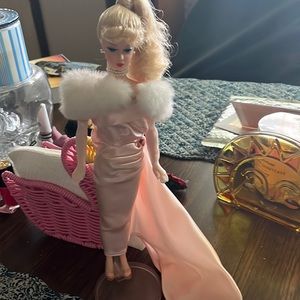 Barbie w stand NO BOX